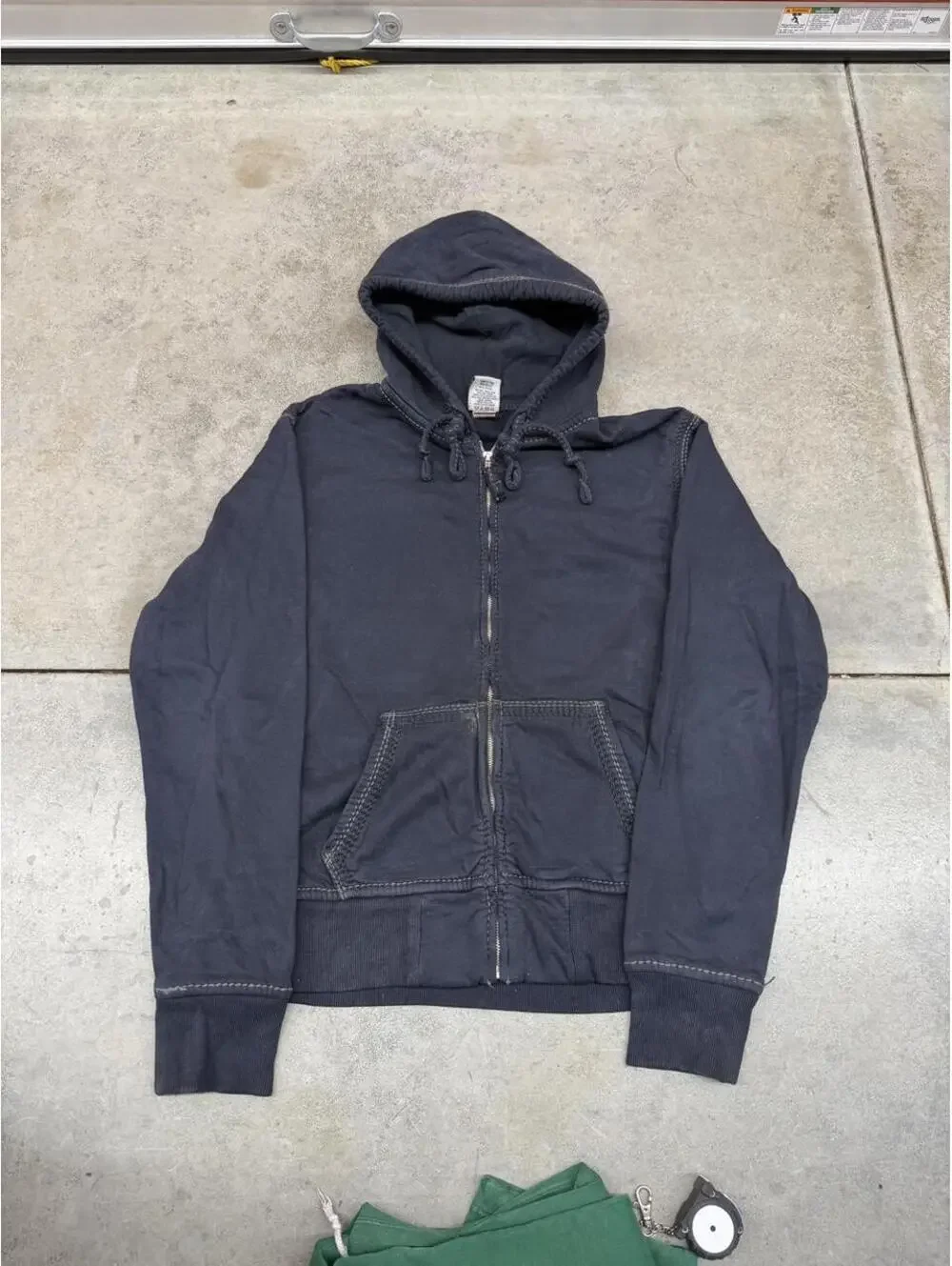 vintage true religion black heavyweight zip up hoodie size medium HAS STAIN
